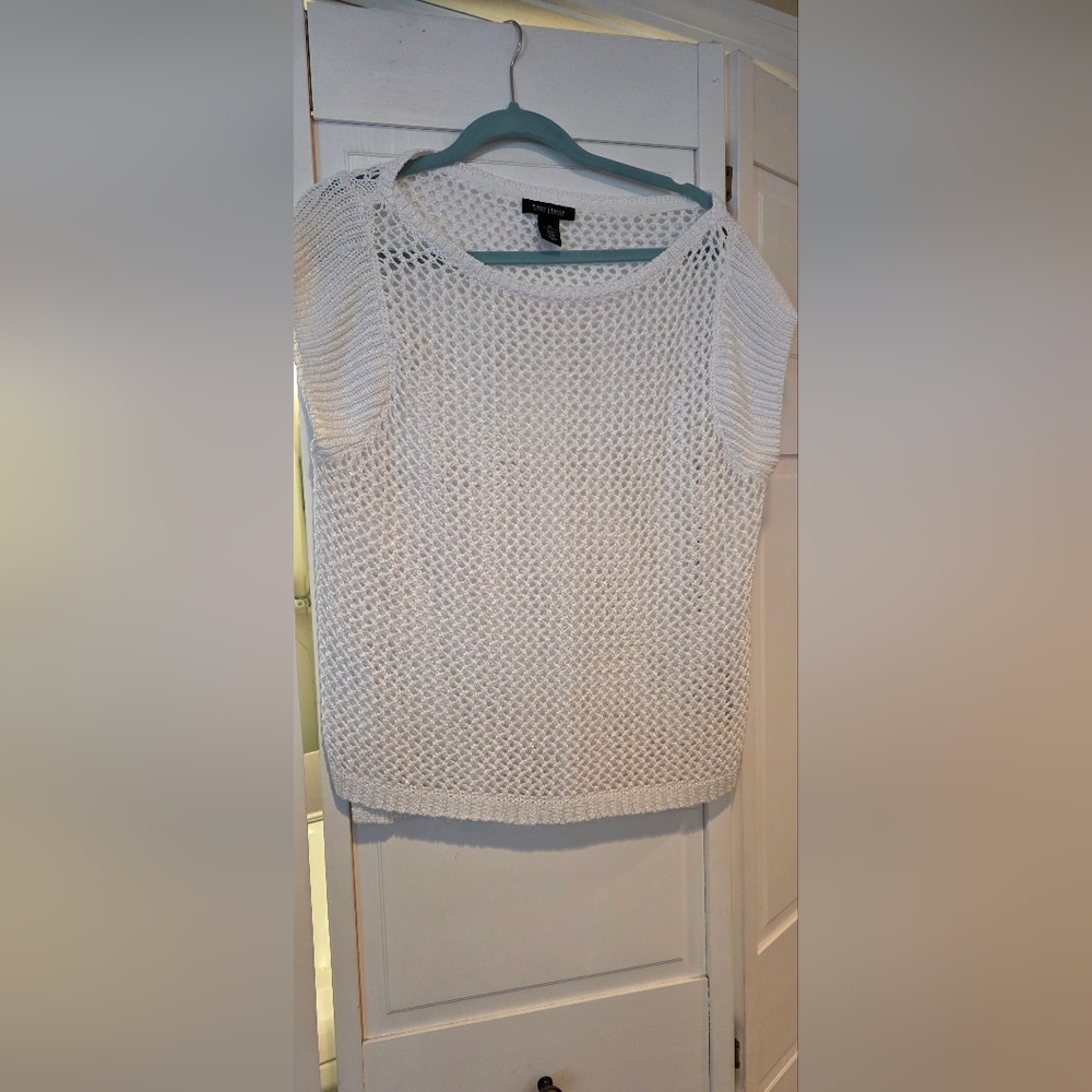 White HOUSE/Black Market. White Knit Sleeveless Top, SzM